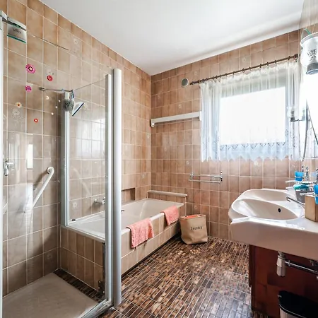In Near Lake, Cleaning Included Holiday home